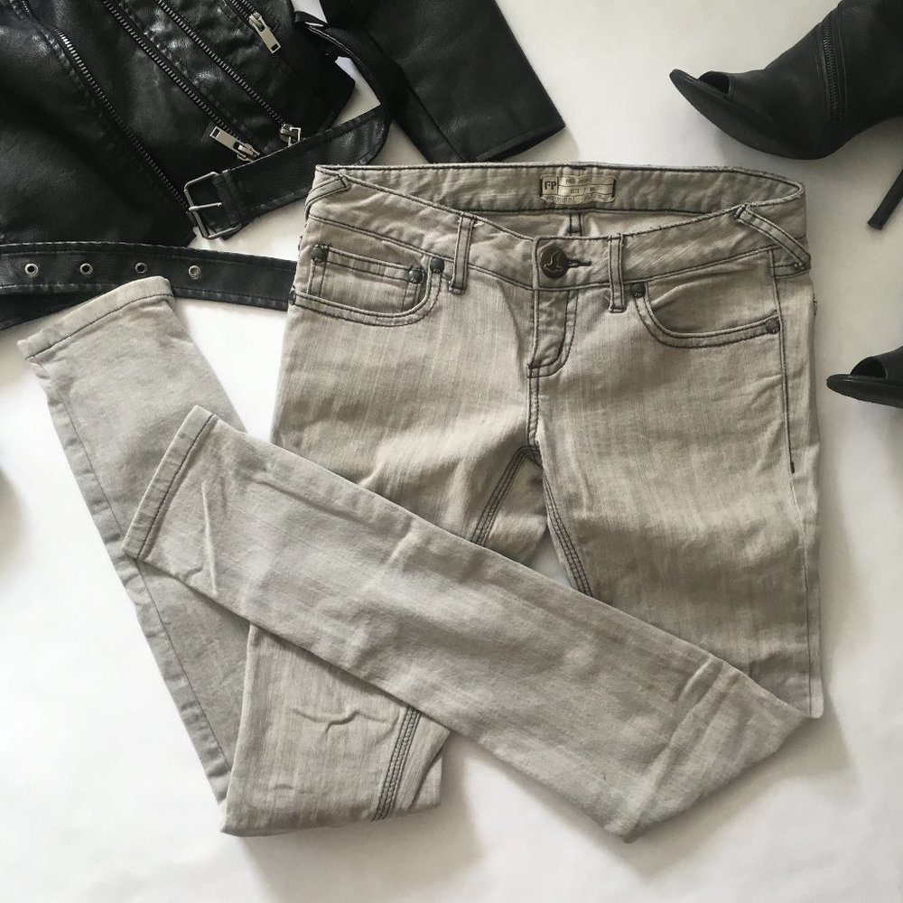 Free People Skinny Grey w Black Stitching B-04